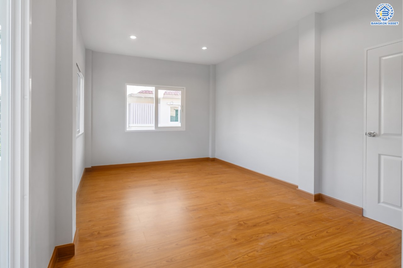 บ้านมือสองตกแต่งใหม่ คุณภาพแบรนด์ Q.House ม.คาซ่าวิลล์ ราชพฤกษ์-แจ้งวัฒนะ เนื้อที่ 50.6 ตร.ว. ฟังก์ชัน 3 ห้องนอน 2 ห้องน้ำ จอดรถได้ 2 คัน ทำเลศักยภาพ ติดถนนราชพฤกษ์ ใกล้ทางด่วนแจ้งวัฒนะ และเซ็นทรัลแจ้งวัฒนะ